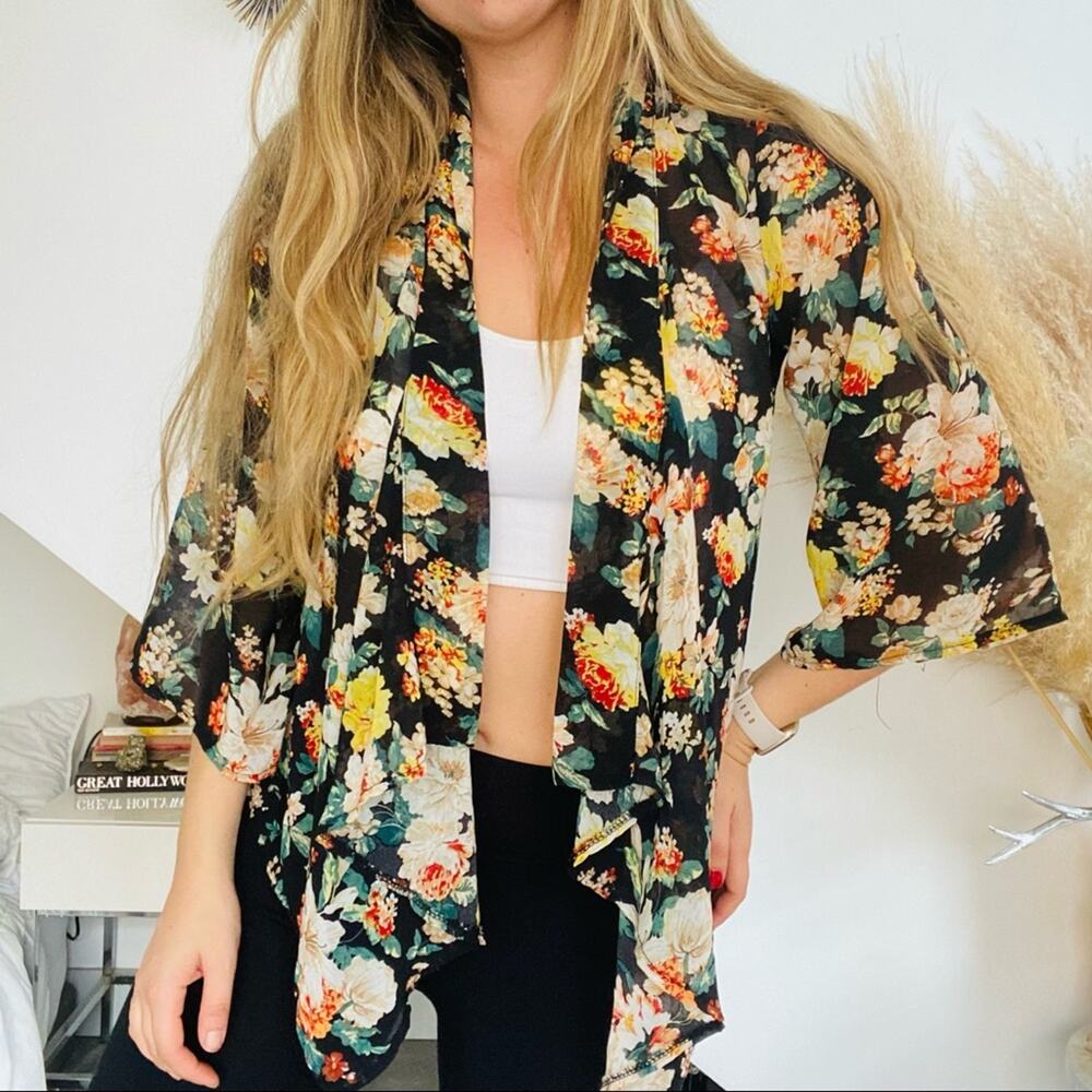 UO URBAN OUTFITTERS Redberry Black Floral Sheer Kimono Layering Sweater Top M